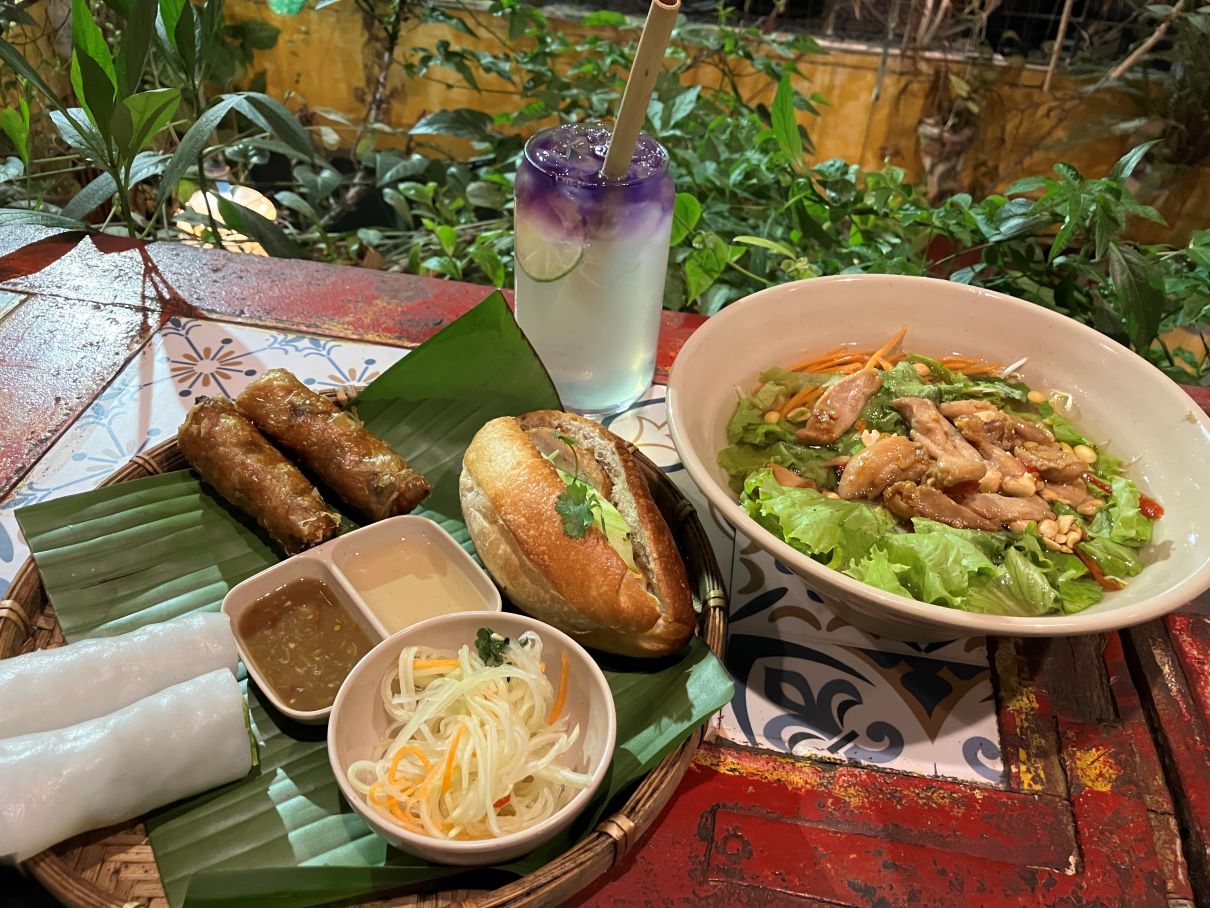 ハノイの一人夜ご飯におすすめ「ヒドゥン ジェム カフェ」 | EZ STAY