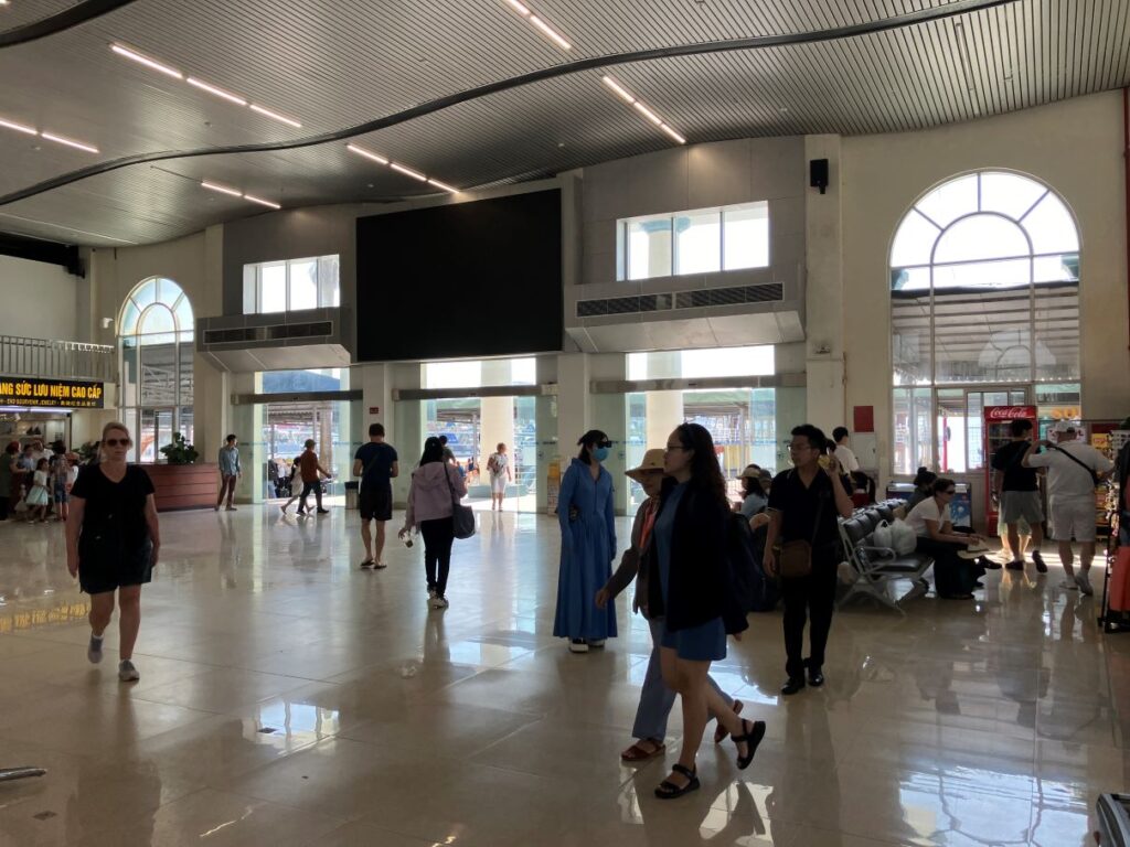 トゥアンチャウ港待合室