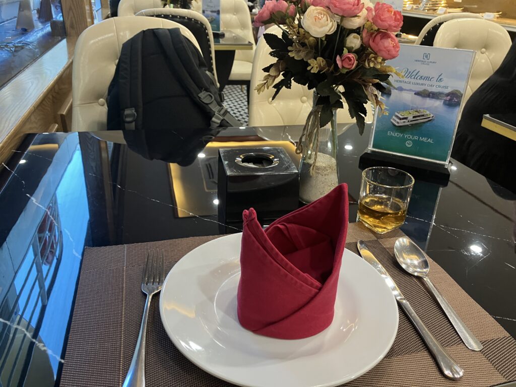 ヘリテージ・レストランテーブル