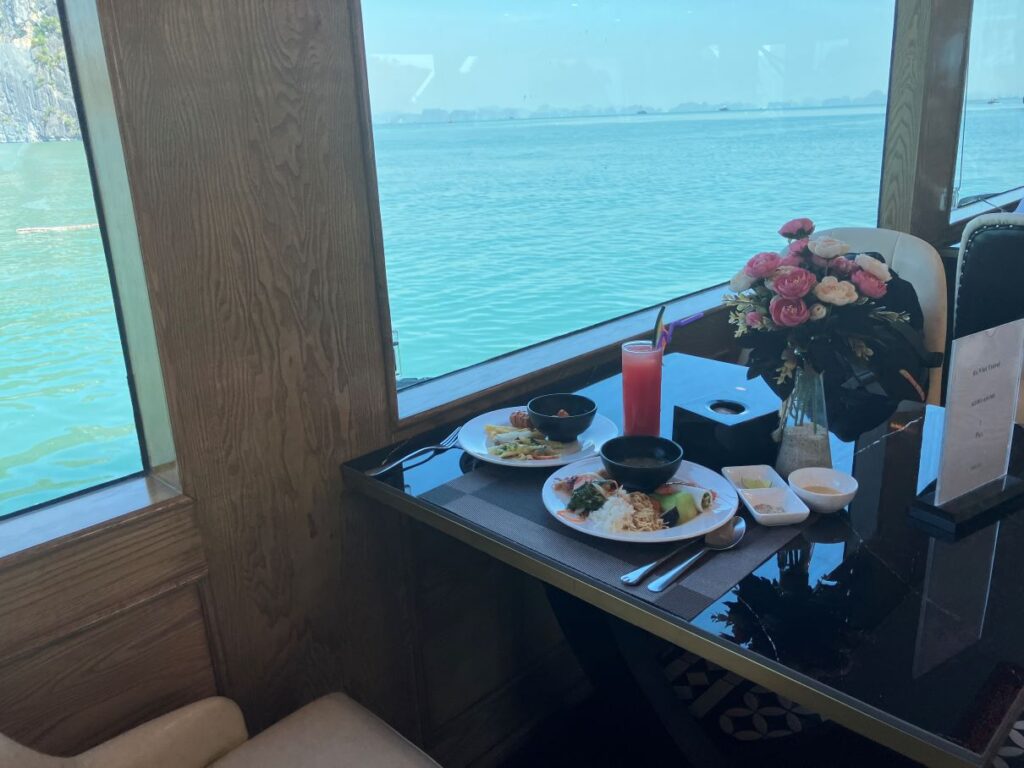 大きい窓・ハロン湾クルーズ