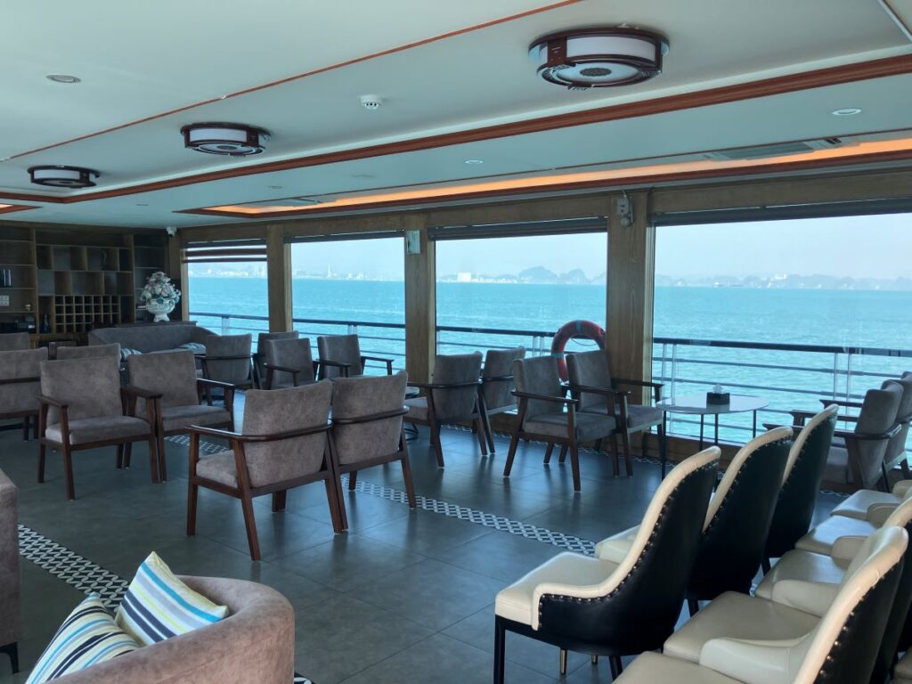 ハロン湾クルーズ・ラウンジ