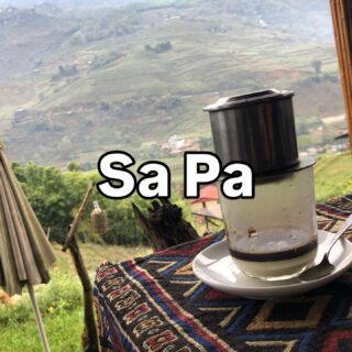 ベトナム周遊行ってみよー！44

サパ、タヴァン村のカフェで迎える朝。
棚田見ながら、ベトナムコーヒー飲んでお仕事。
可愛い猫ちゃんがやってくる。

贅沢な朝だねー。
こんな感じで、ワーケーションはいかがでしょうか？

・・・・・

ベトナム北部周遊旅行にら行ってきました。【ハノイ→バックハー→サパ→ハザン→カオバン→ハノイ】ただいま、Instagramを更新中。ベトナムのマニアックな情報を知りたい方はフォローしてくださいね。

・・・・・

#ベトナム北部周遊行ってみよー 
#イージーステイハノイ
#タヴァン村
#ベトナムコーヒー
#サパ観光